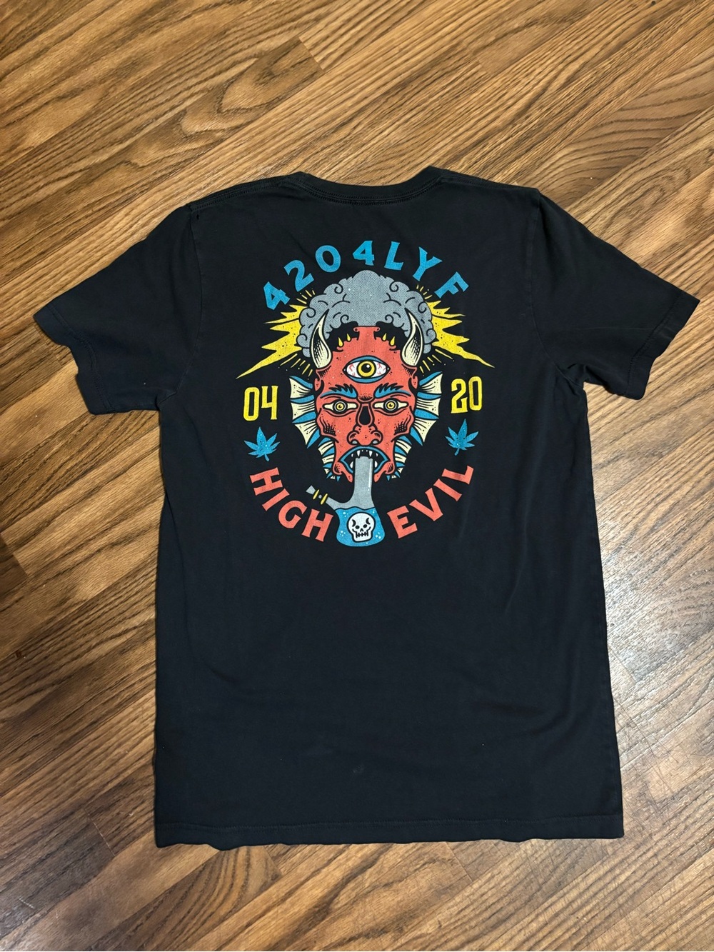 420 * 4LYF High & Evil Woman’s Short Sleeve Tee * Medium.